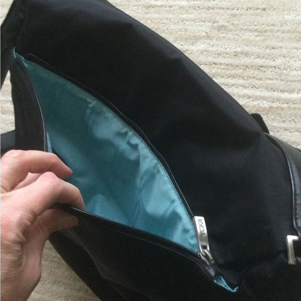 Tumi vista messenger